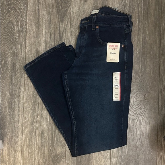 Signature by Levi Strauss Men's Deep Indigo Relaxed Jeans - Picture 1 of 3
